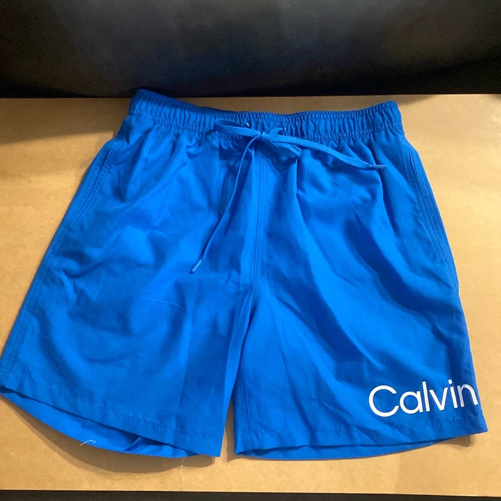 CALVIN KLEIN MENS SWIM
Modern Volley Core Solid 7" Swimwear, Size: S NWT